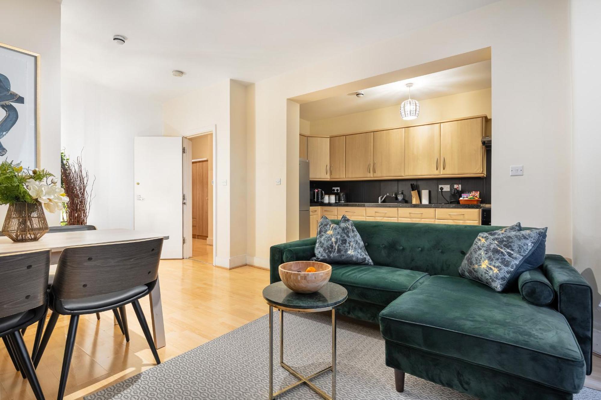Elegant Kensington Apartment With Patio ลอนดอน ภายนอก รูปภาพ