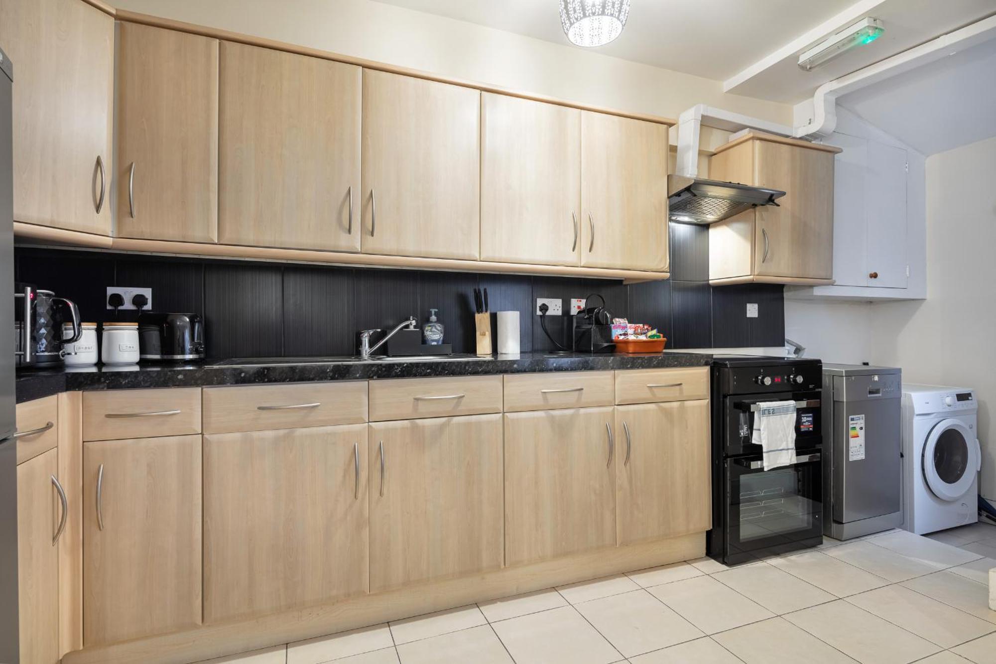 Elegant Kensington Apartment With Patio ลอนดอน ภายนอก รูปภาพ