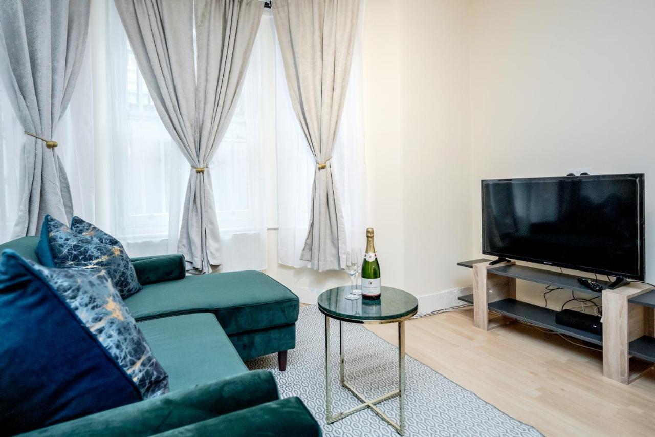 Elegant Kensington Apartment With Patio ลอนดอน ภายนอก รูปภาพ