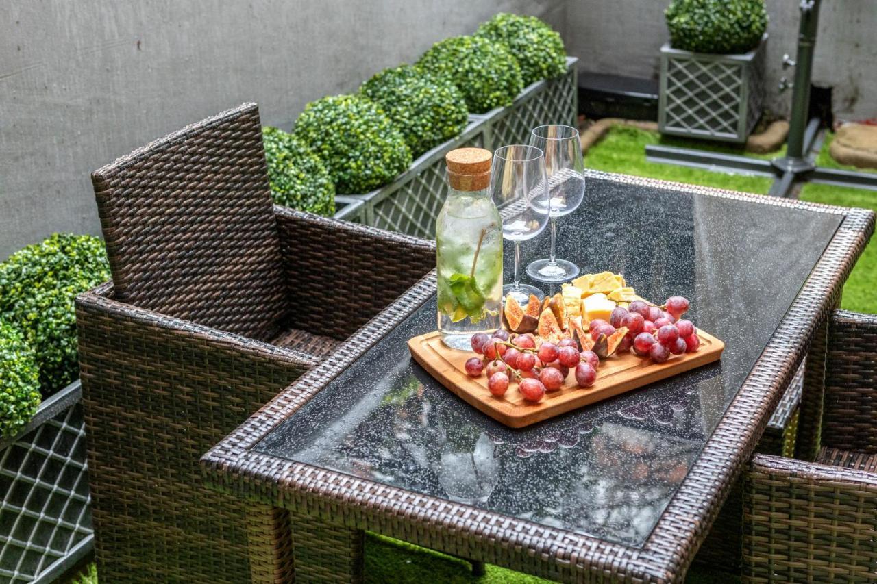 Elegant Kensington Apartment With Patio ลอนดอน ภายนอก รูปภาพ