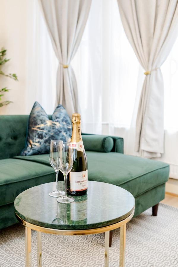 Elegant Kensington Apartment With Patio ลอนดอน ภายนอก รูปภาพ