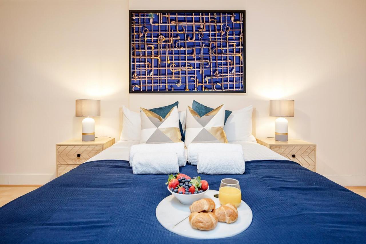 Elegant Kensington Apartment With Patio ลอนดอน ภายนอก รูปภาพ