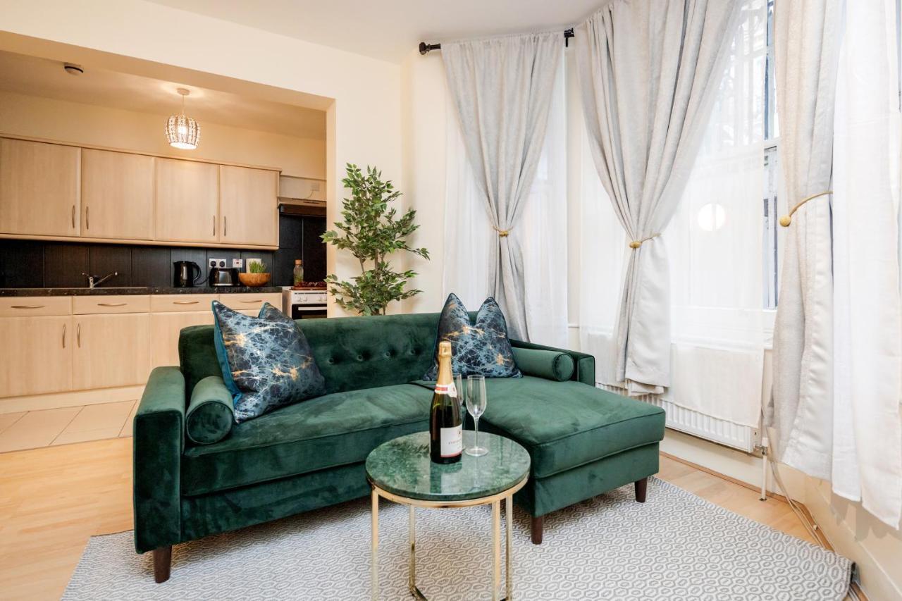 Elegant Kensington Apartment With Patio ลอนดอน ภายนอก รูปภาพ